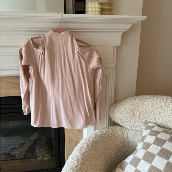 Aritzia Wilfred Free dusk pink long sleeve with shoulder holes in size S - Picture 5 of 5